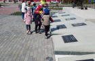 Шествие Бессмертного полка у мемориала Славы, в котором приняли участие дети старшей группы детского сада