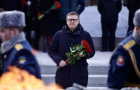 В День защитника Отечества Алексей Текслер возложил цветы к Вечному огню 
