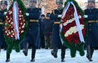 Алексей Текслер принял участие в торжественной церемонии возложения венков и цветов к памятнику «Доблестным сынам Отечества»