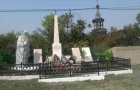 Памятник погибшим в В.О.В. с видом на церковь