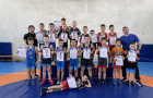 Юные борцы успешно открыли спортивный сезон.